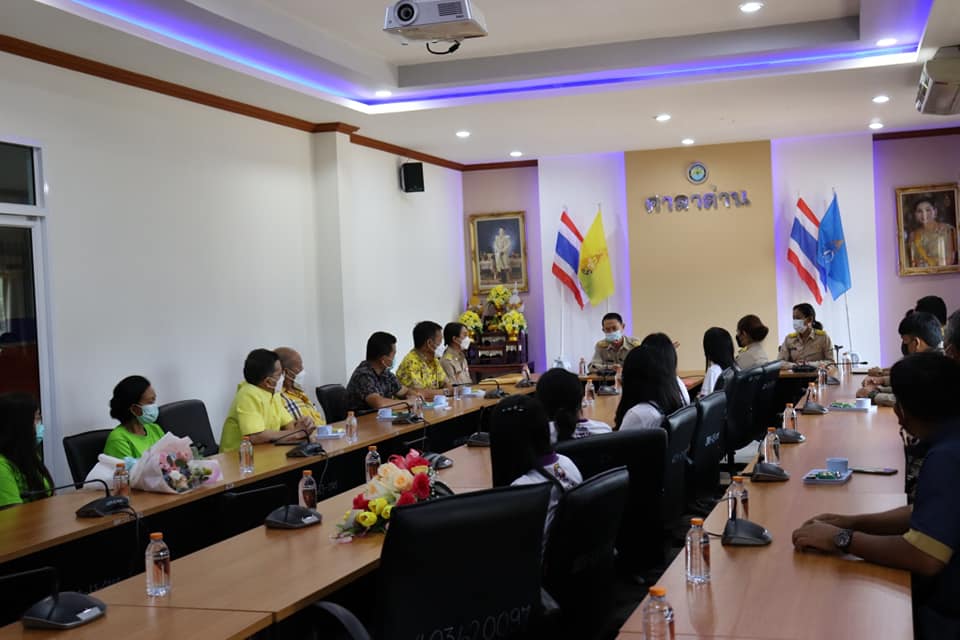 ทต.ศาลาด่าน จัดประชุมต้อนรับพนักงานเทศบาลบรรจุใหม่เข้าสู่หน่วยงานครอบครัว ทต.ศาลาด่าน